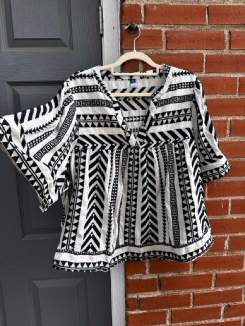 Old Navy Swing Top Geometric Aztec Print Size 2X Split Neck Flowy Cotton
